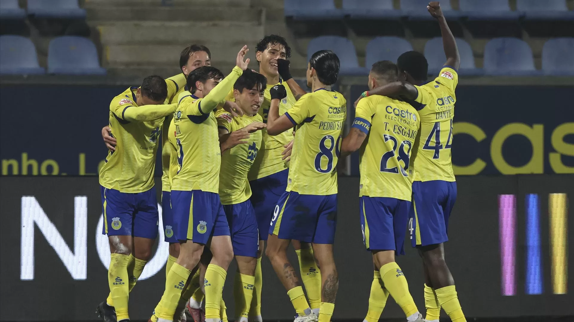 Arouca dá pontapé na crise e vence Alverca