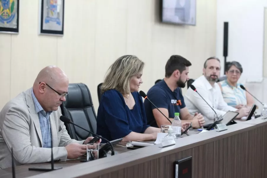 Sessão na Câmara de Blumenau aprovou pacote de projetos e mudanças nas gratificações aos profissionais da Saúde