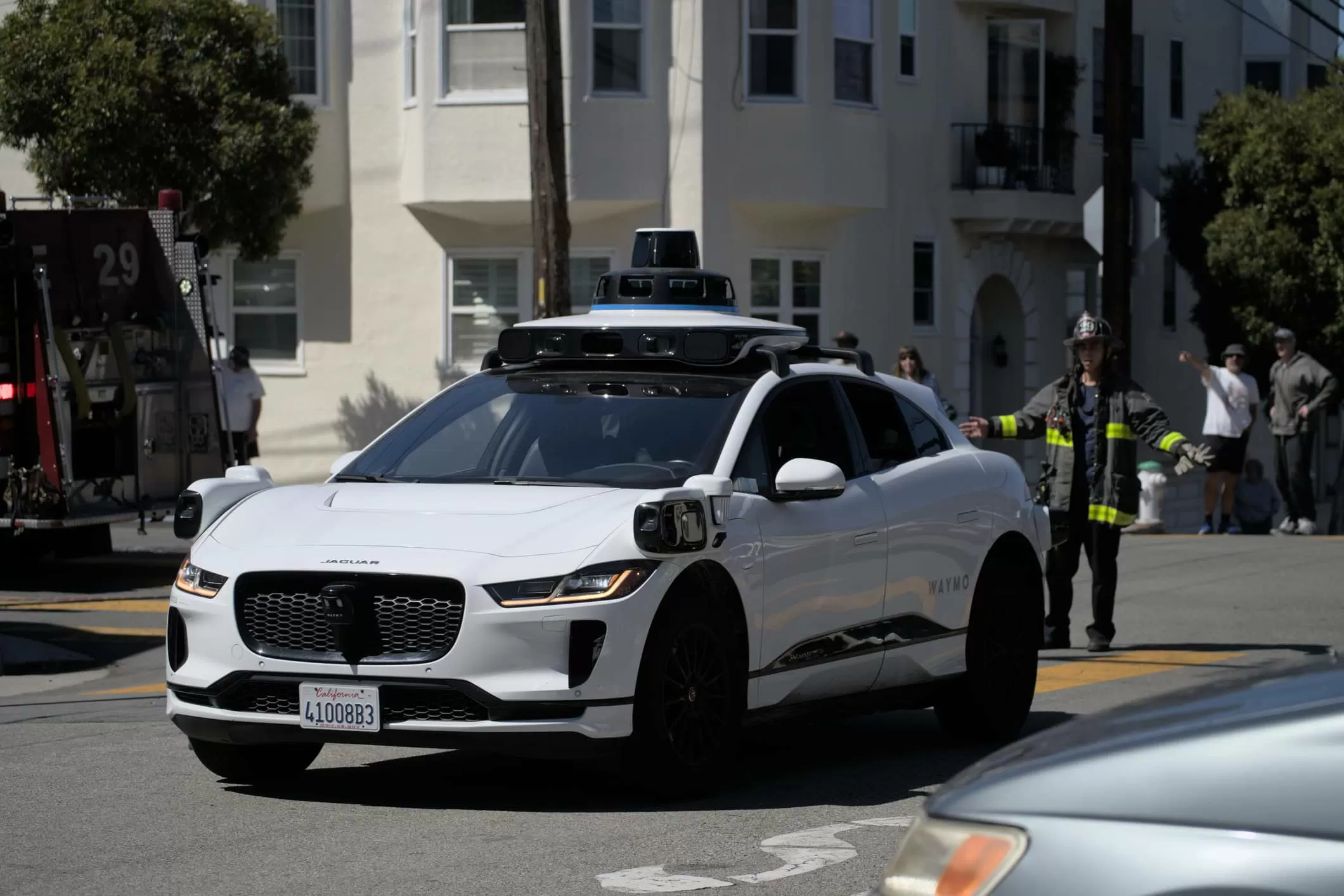 Robotáxis da Waymo podem ganhar Gemini embutido