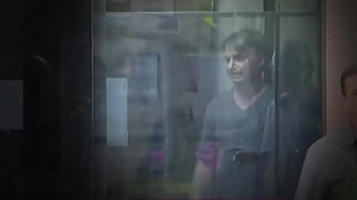 Após a prisão, defesa de Bolsonaro tenta conversão da pena para regime domiciliar por motivos humanitários
