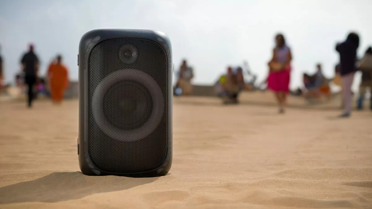 Uso de caixas de som é proibido nas praias de Florianópolis e infração gera multa de R$ 500