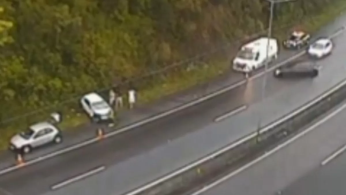 Motorista perde controle de veículo na BR-101, em SC, e atropela policiais e motoristas durante atendimento a acidente