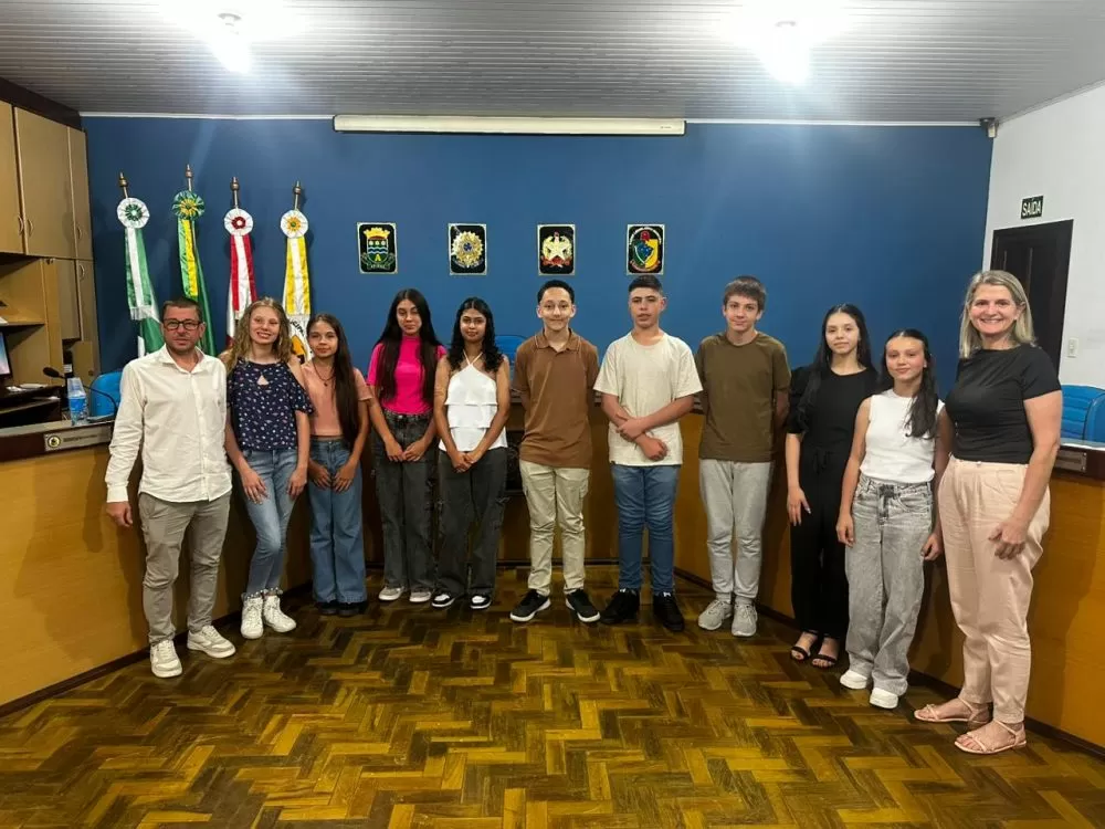 Câmara encerra mandato dos Vereadores Mirins 2025 e empossa nova legislatura para 2026 em sessão lotada