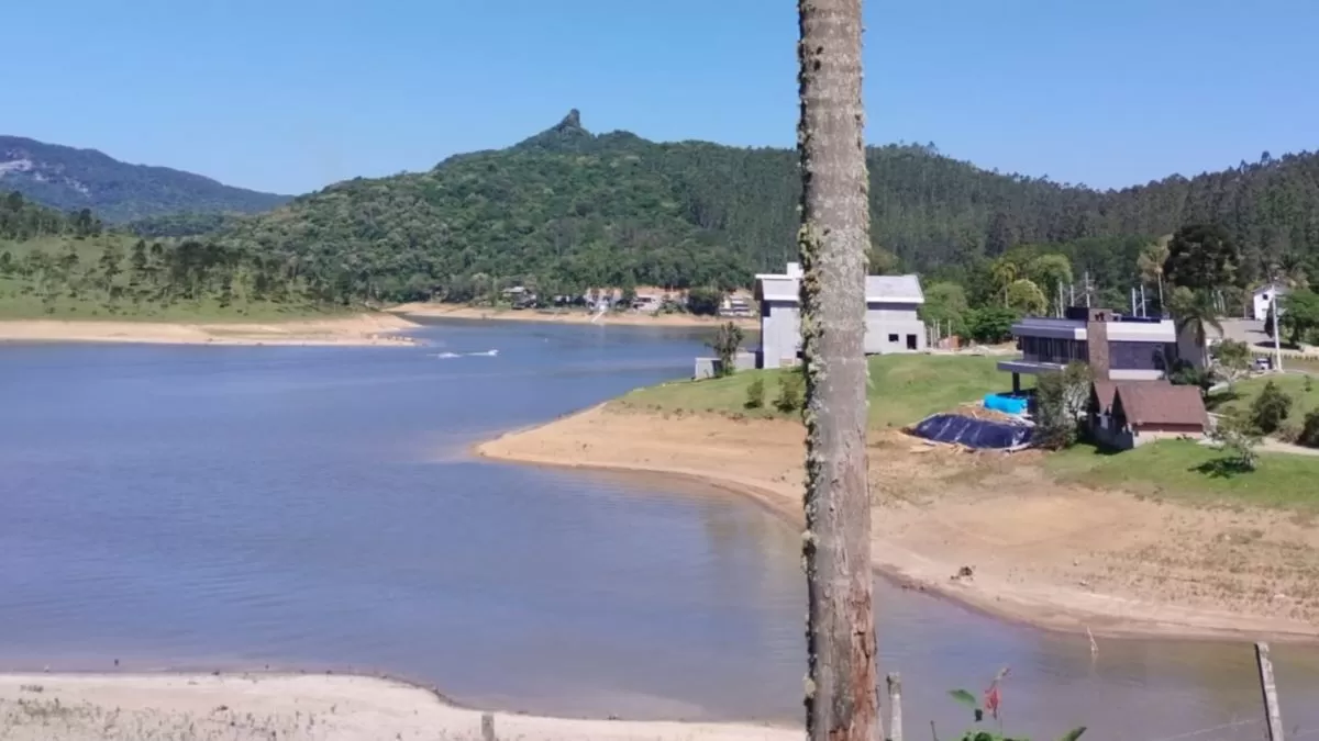 Nível histórico de baixa na Represa Palmeiras coloca em risco turismo e economia de Rio dos Cedros