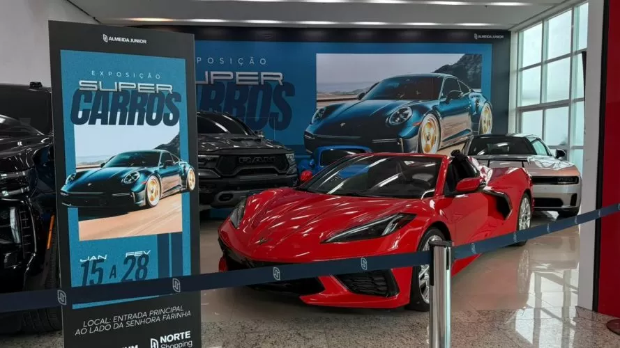 Exposição de supercarros transforma Norte Shopping Blumenau em vitrine do automobilismo