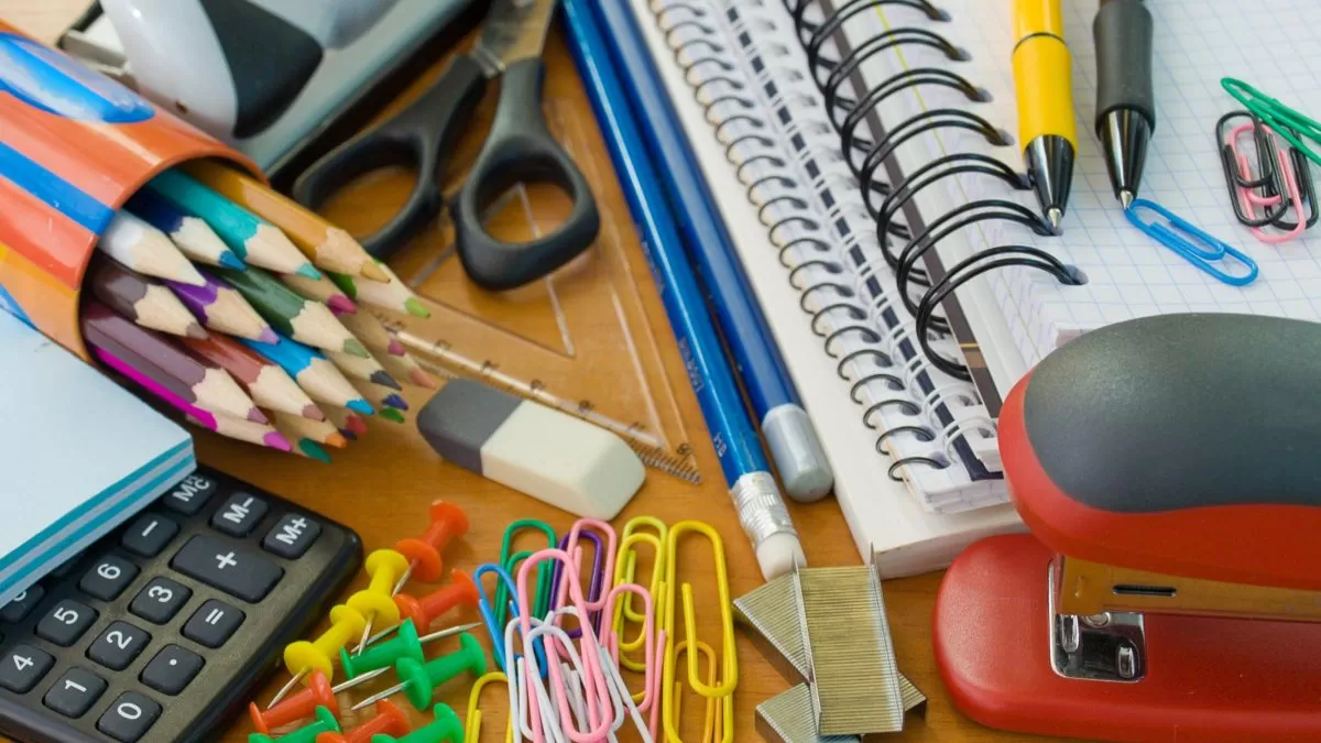 Pesquisa do Procon de Timbó aponta variação de preços em materiais escolares e orienta consumidores na volta às aulas