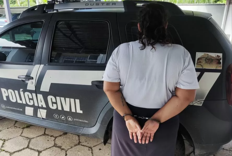 Polícia Civil prende mulher condenada por roubo em Indaial
