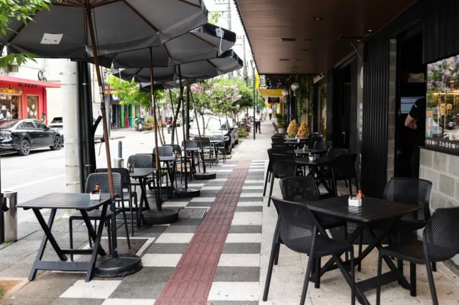 Mesas na rua: entenda como funcionam as normas para usar o espaço público em Blumenau
