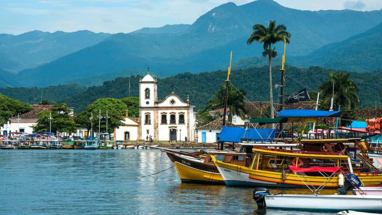 A história segue viva nas ruas e no clima dessa cidade