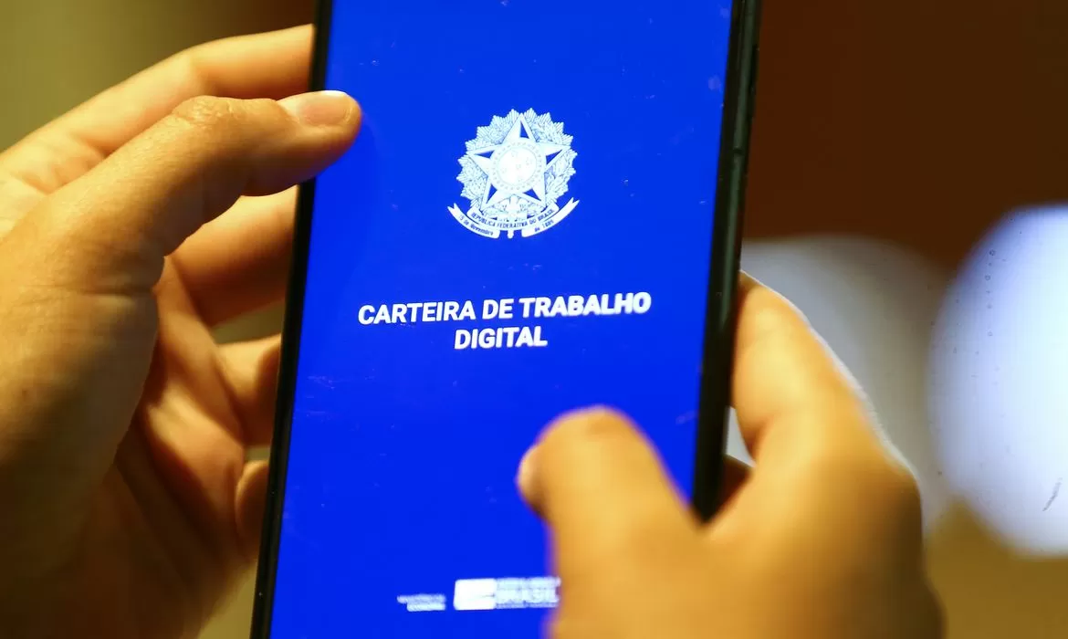 Caged: Brasil fecha 618.164 vagas em dezembro, mais do que o esperado