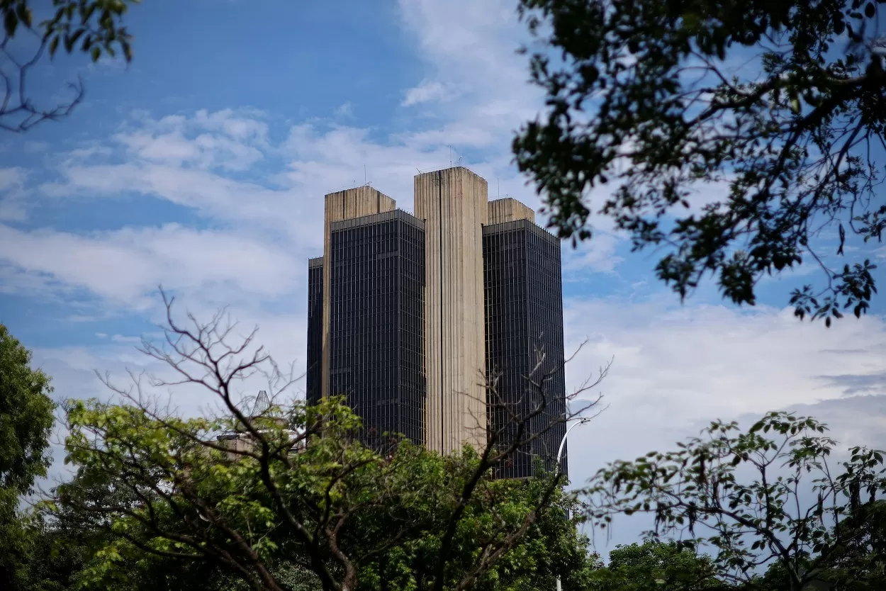 Boletim Focus aponta inflação abaixo de 4% em 2026 e mantém Selic em 12,25%