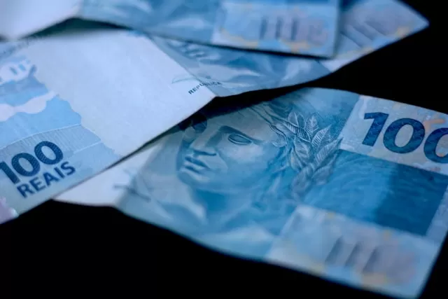 Concessões de empréstimos no Brasil caem 18,9% em janeiro e estoque de crédito recua
