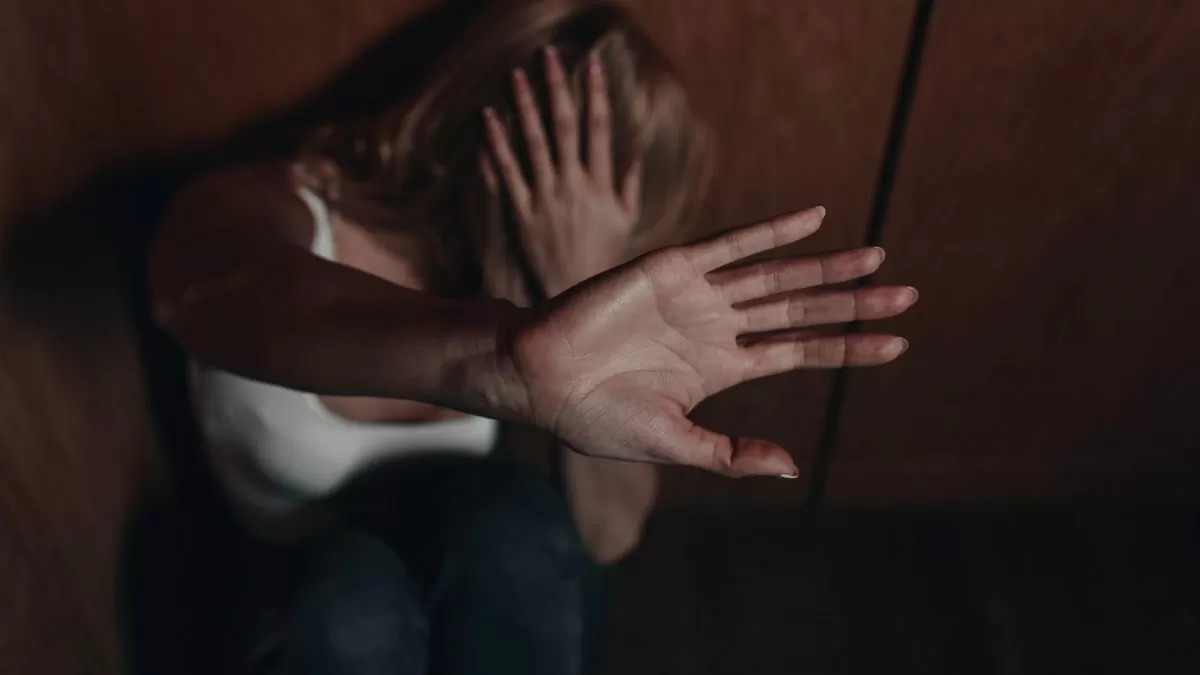 Homem de 21 anos é preso em Pomerode após agredir companheira com socos e tapas