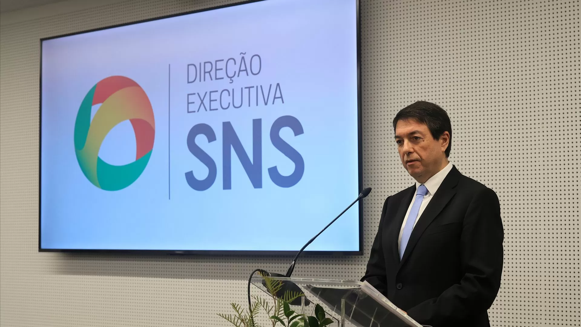 SNS com quase 1,1 milhões de utentes à espera de consulta no final de 2025