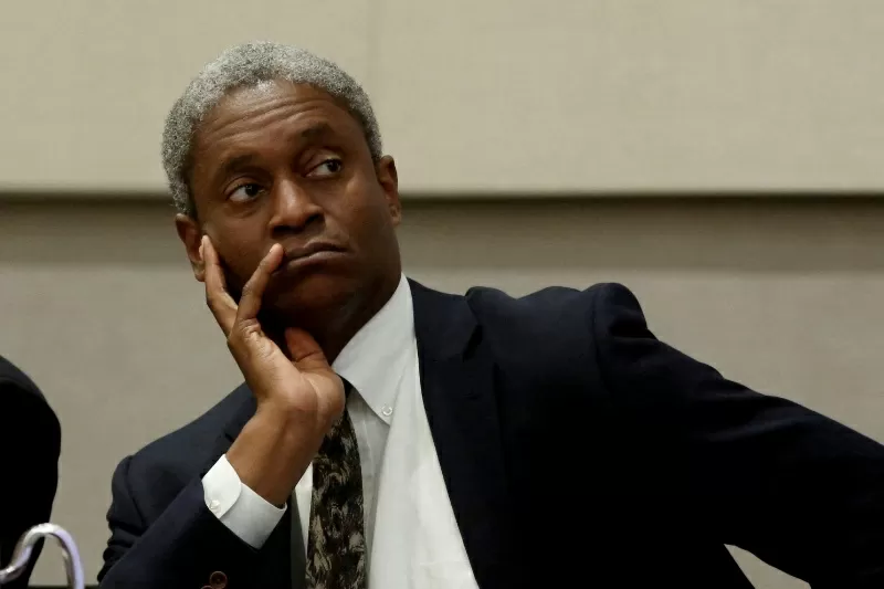 Membro do Fed, Bostic alerta sobre inflação e defende política restritiva