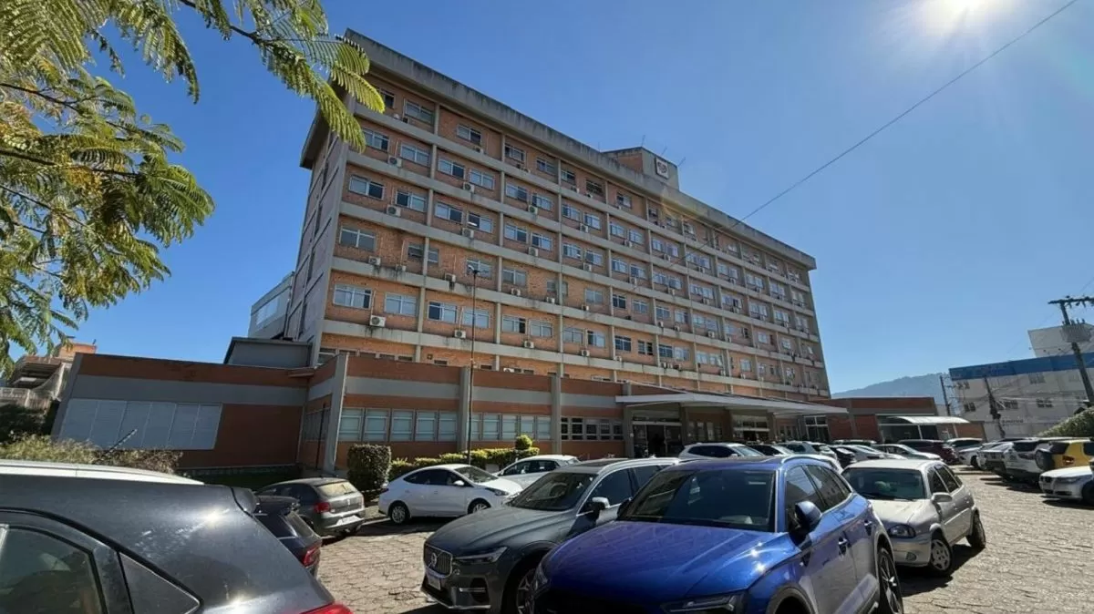 Após parto em hospital de Rio do Sul, mulher de Presidente Getúlio descobre gaze esquecida no corpo