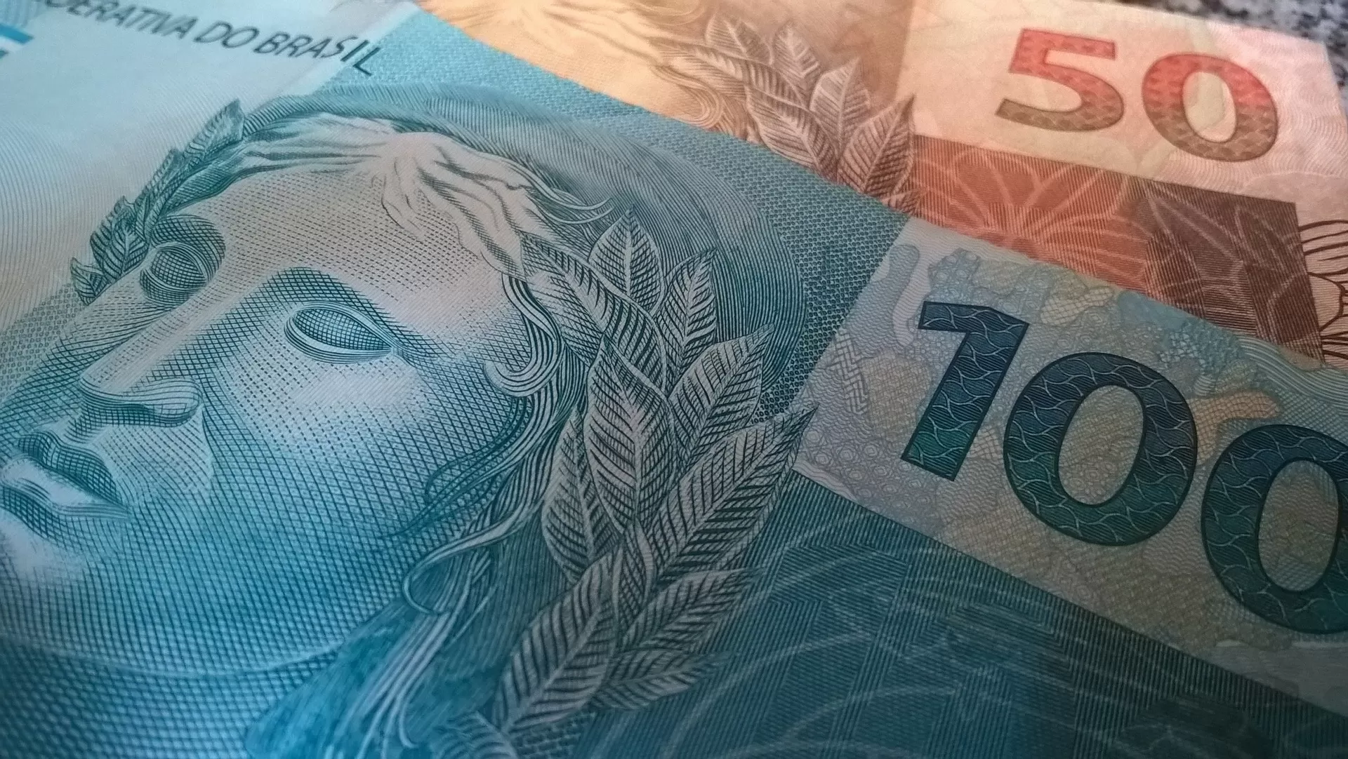 Arrecadação federal cresce 3,56% e bate recorde para janeiro com aumento de alíquotas