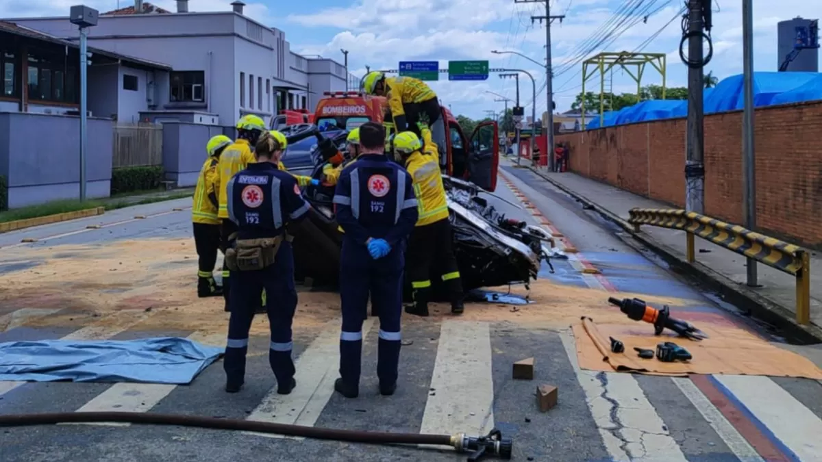 Motorista morre após colidir violentamente contra muro em Gaspar