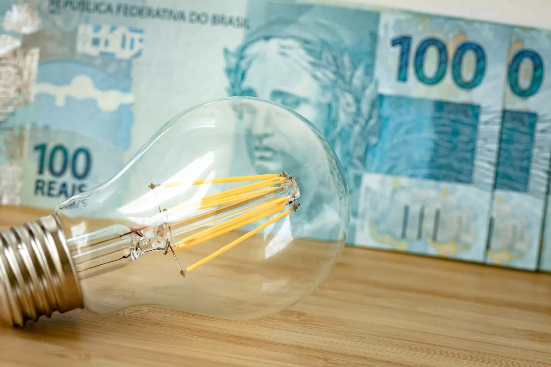 Como fica a conta de luz em fevereiro? Aneel divulga bandeira deste mês