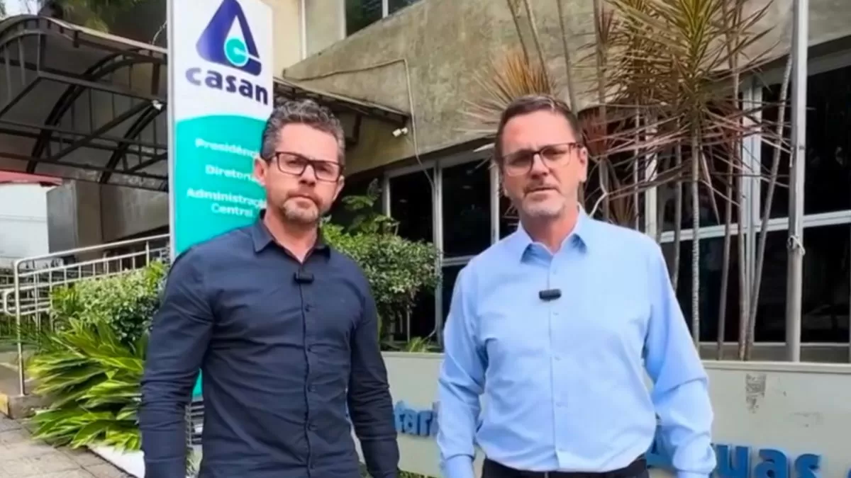 Prefeito e vice-prefeito de Indaial cobram, na Casan, melhorias no abastecimento de água do município