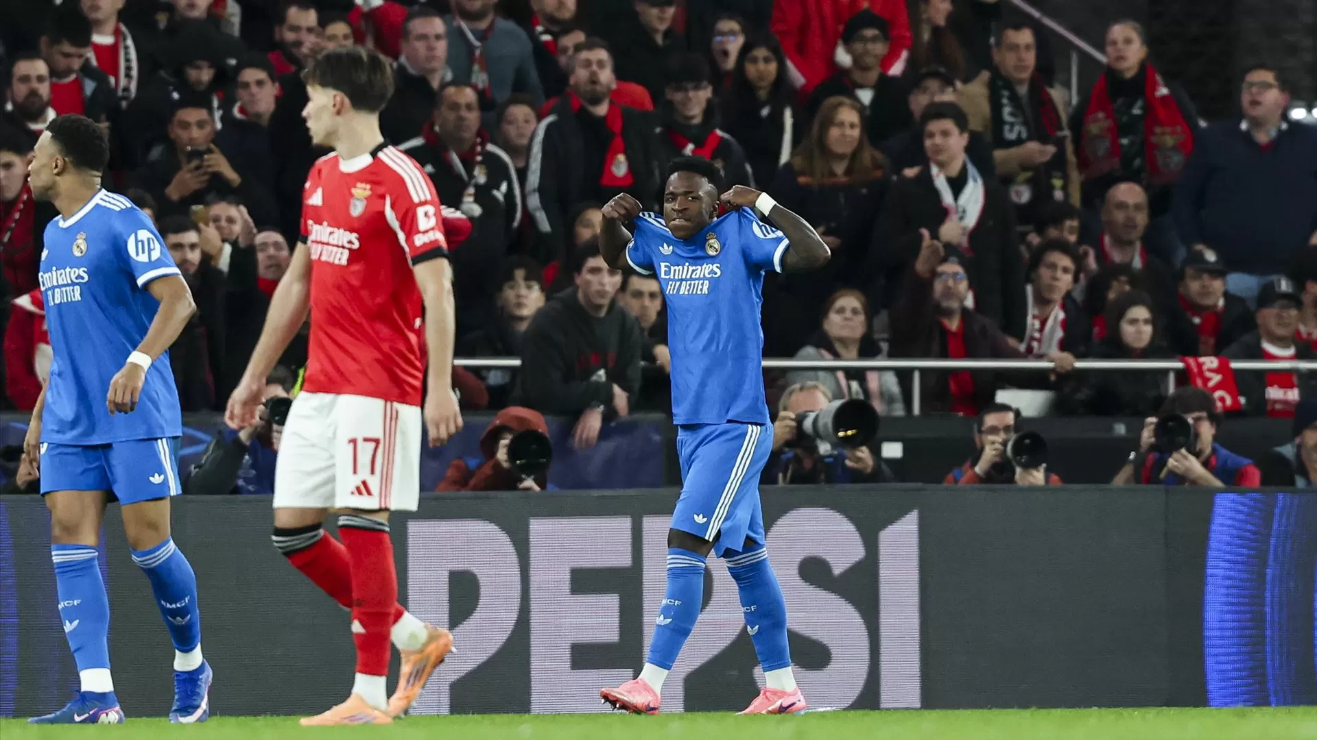Vinícius: "Racistas são covardes, precisam de tapar a boca para demonstrar como são fracos"