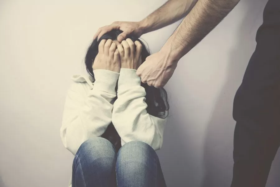 Marido agride esposa grávida, ameaça matar a família e deixa filhos feridos em Blumenau