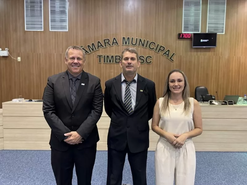 Mesa Diretora deixa cargos durante solenidade que abre o ano legislativo em Timbó