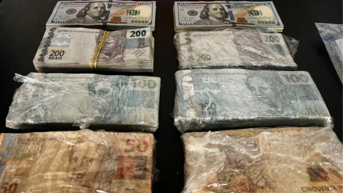 Polícia Civil prende 3 durante operação que investiga rachadinha e desvio de dinheiro público em SC