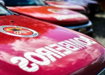 Menino de 10 anos é atendido após colisão entre veículos em Blumenau