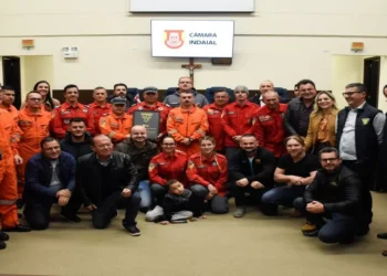 Com mais de 3 mil atendimentos no Rio Grande do Sul, Bombeiros Voluntários de Indaial são homenageados