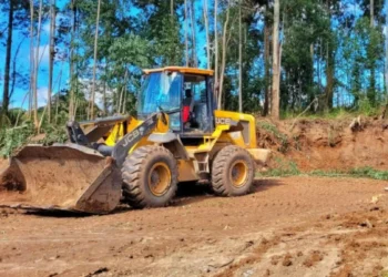 Em SC, criança de 2 anos morre após ser atropelada por máquina da prefeitura 