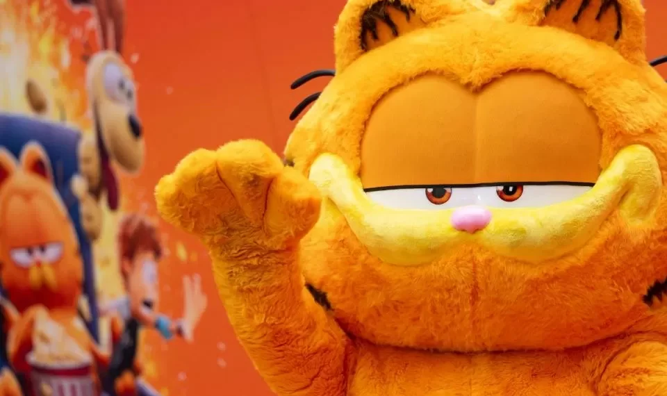 El gato mimado: Garfield trae lecciones para aprender