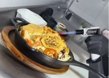 Oro, langostinos y otros ingredientes de la polémica arepa de 160 mil pesos