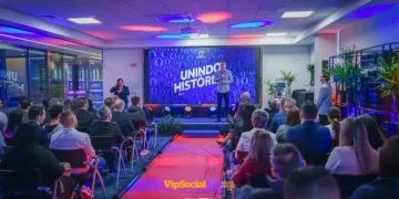 Grupo Koch celebra trajetória de colaboradores que fazem parte da história de 30 anos da rede