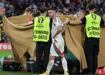 Susto en la Eurocopa: futbolista sufre conmoción cerebral en pleno partido