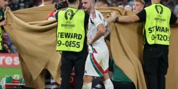 Susto en la Eurocopa: futbolista sufre conmoción cerebral en pleno partido