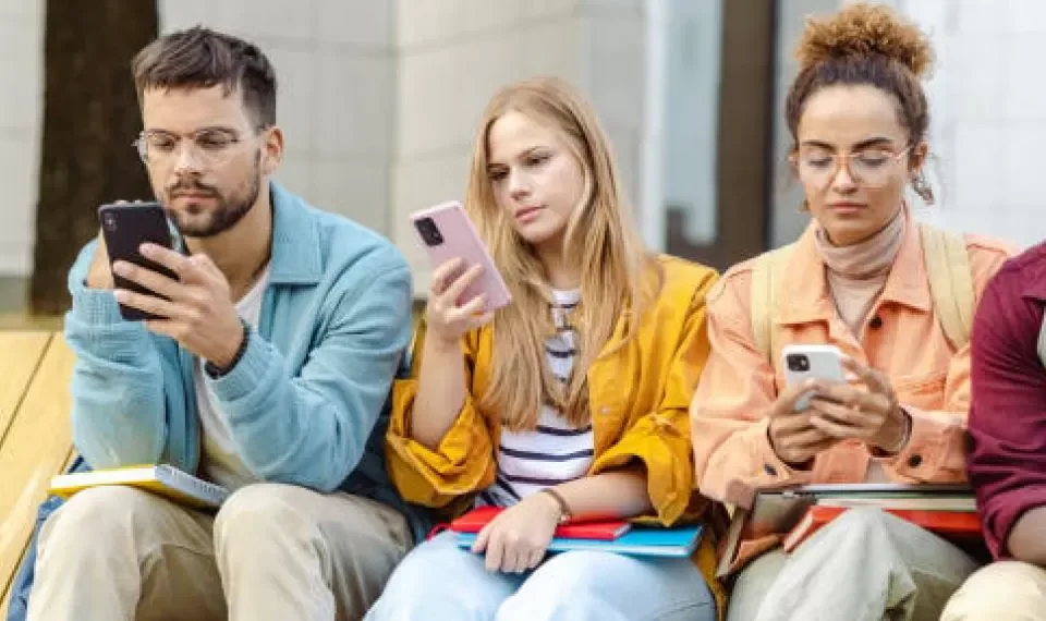 Qué es el síndrome Fomo, qué lo genera y cómo se puede prevenir