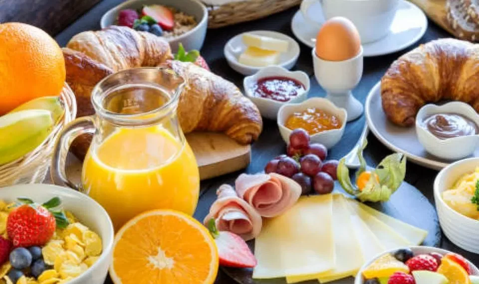 ¿Sigue con hambre después del desayuno?: nutricionista explica a qué podría deberse