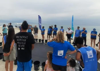 Na Semana do Meio Ambiente, Habitasul promove ação de limpeza na praia de Jurerê