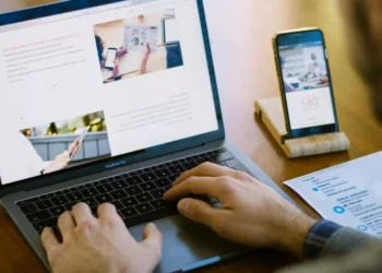 “Transformando a sociedade através de experiências positivas com negócios”