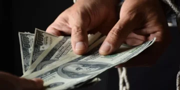 “Introdução à Economia: Produção, Distribuição e Consumo”