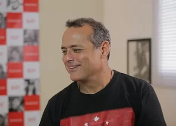 Maduro percorre a Venezuela para mostrar que sanções dos EUA sufocam o país, diz Vijay Prashad