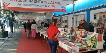 Regulamentação da reforma tributária aprovada na Câmara garante isenção de impostos para livros