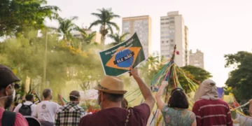 “A Importância da Política na Sociedade”