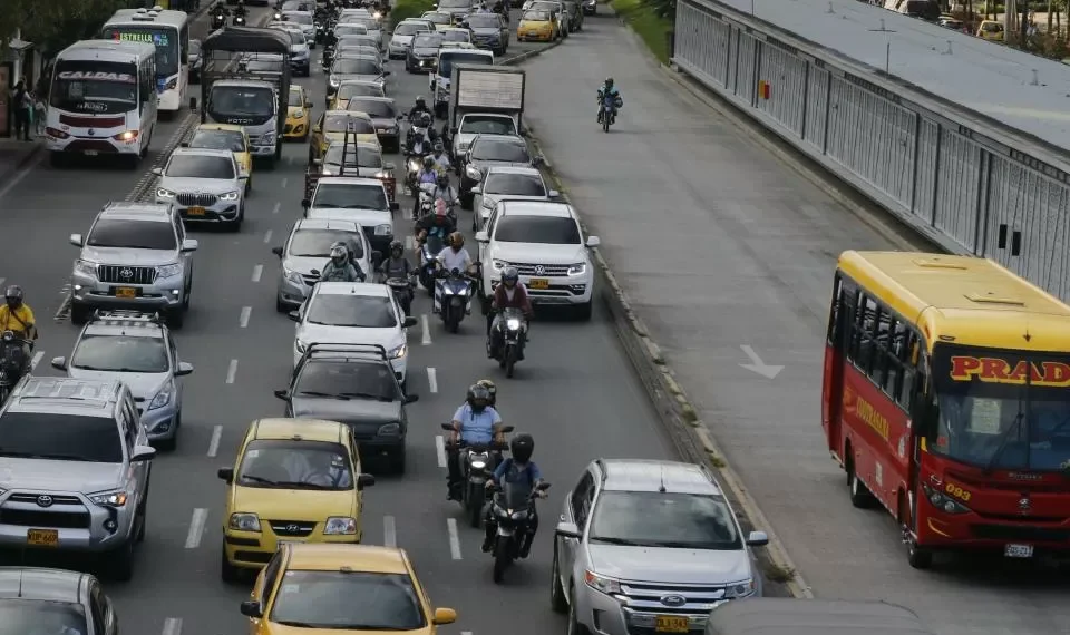 ¿Cómo saber de quién es la placa de un carro en Colombia?