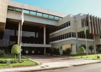 Greve de trabalhadores da Celesc por tempo indeterminado tem adesão de 80% da categoria