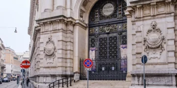 “Transformação e sucesso: a história de Teodoro Bastos na finanças”