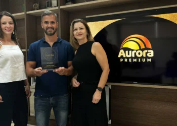 Torresmo de Rolo Aurora Premium ganha prêmio Fi Innovation Awards 2024 como produto mais inovador!