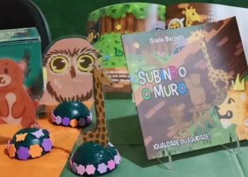 Professora de Itajaí lança seu primeiro livro infantil “Subindo o Muro”