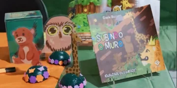 Professora de Itajaí lança seu primeiro livro infantil “Subindo o Muro”